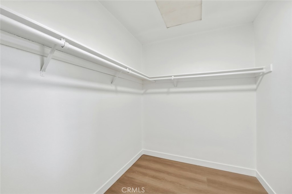 https://media.crmls.org/medias/e120070b-6291-42de-9669-cfd323226e9a.jpg?preset=X-Large