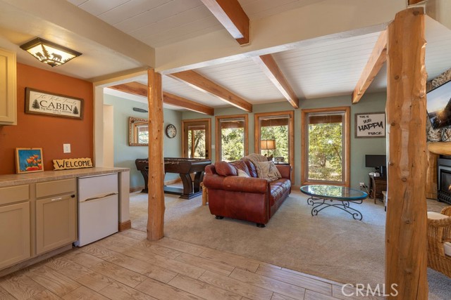 190 Yosemite Drive, Big Bear City CA: https://media.crmls.org/medias/e120ab7c-fe95-492b-bfa9-70b4271aeb09.jpg