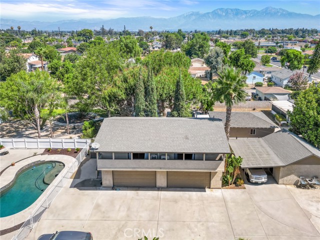 12596 Ross Avenue, Chino CA: https://media.crmls.org/medias/e121d337-f651-454a-ad72-57b1771a6192.jpg