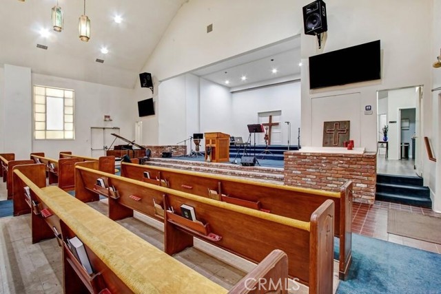 Image 11 of 46 For 724 Glenoaks Boulevard