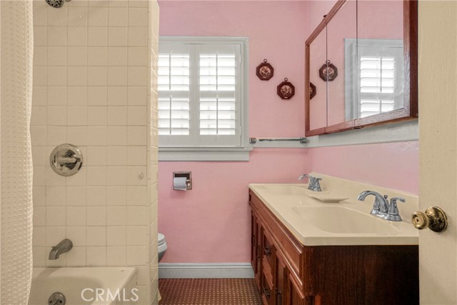 531 W Arbutus Street, Compton CA: https://media.crmls.org/medias/e12233ed-835f-4af1-b448-f5f57ad4d8b8.jpg