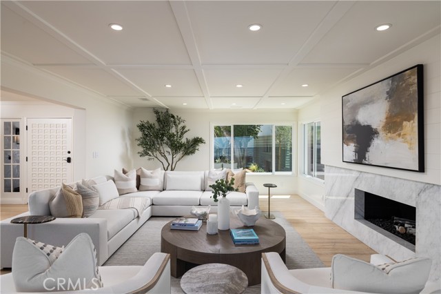 303 E Avenida Cordoba, San Clemente CA: https://media.crmls.org/medias/e1230e08-d18c-4214-b5e0-54edc50fef01.jpg