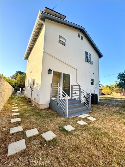 Detail Gallery Image 30 of 31 For 9318 Encino Ave, Northridge,  CA 91325 - 3 Beds | 3 Baths