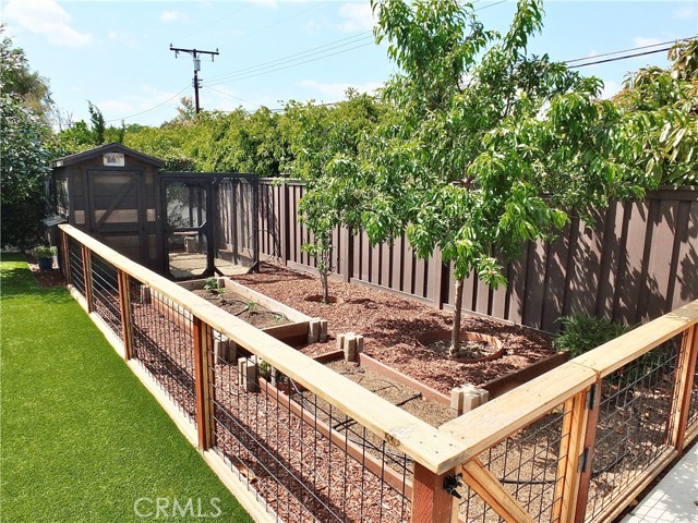 729 East Emerson Ave, Orange CA: https://media.crmls.org/medias/e124d927-7e43-4b09-bf63-03c992597626.jpg