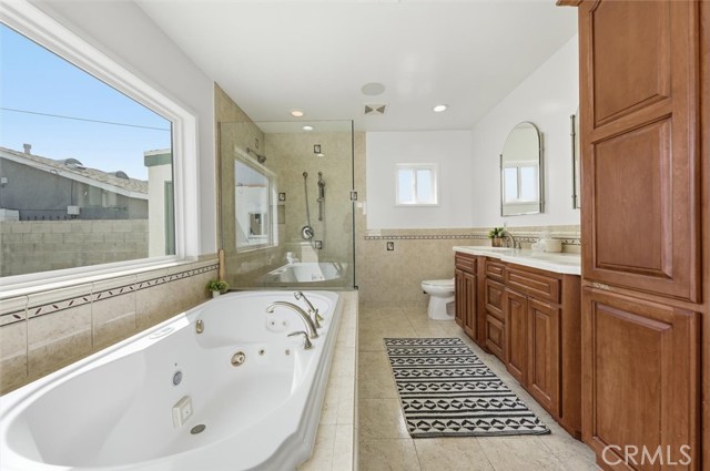 Detail Gallery Image 5 of 53 For 11916 Oxford Ave, Hawthorne,  CA 90250 - 3 Beds | 2 Baths