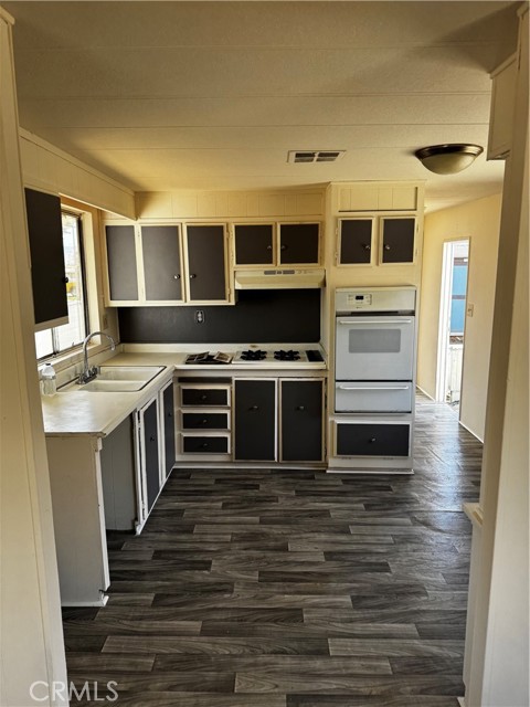 Detail Gallery Image 3 of 12 For 20683 Waalew, Apple Valley,  CA 92307 - 2 Beds | 2 Baths