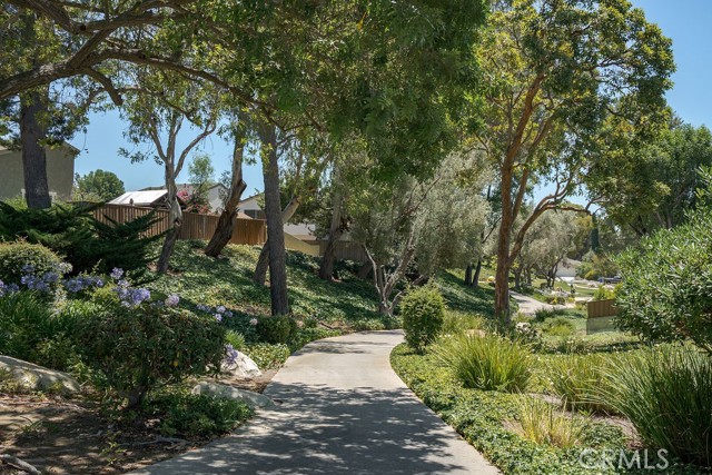 Detail Gallery Image 5 of 34 For 1925 Meadow Brook Ct, Thousand Oaks,  CA 91362 - 4 Beds | 2/1 Baths