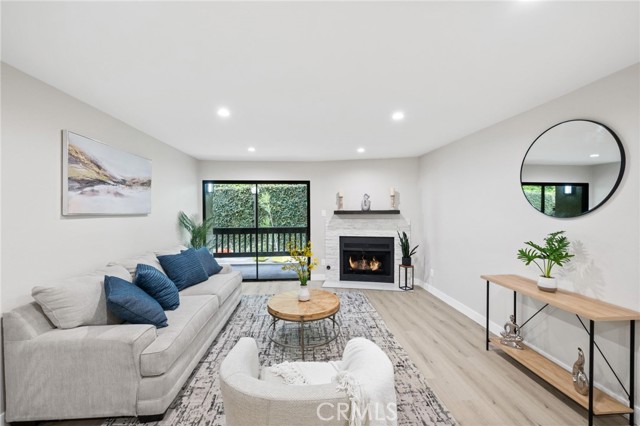 Detail Gallery Image 11 of 32 For 2018 Griffith Park Bld #109,  Los Angeles,  CA 90039 - 2 Beds | 2 Baths