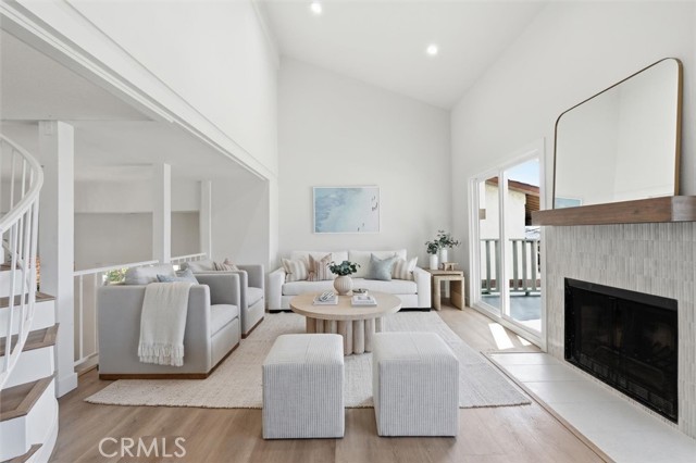 Detail Gallery Image 4 of 31 For 2413 Ives Ln, Redondo Beach,  CA 90278 - 4 Beds | 3 Baths