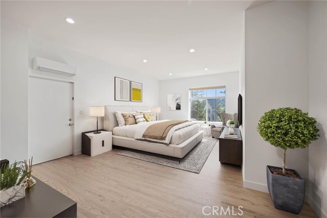 Detail Gallery Image 8 of 35 For 8246 Woodshill Trl, Los Angeles,  CA 90069 - 4 Beds | 4 Baths