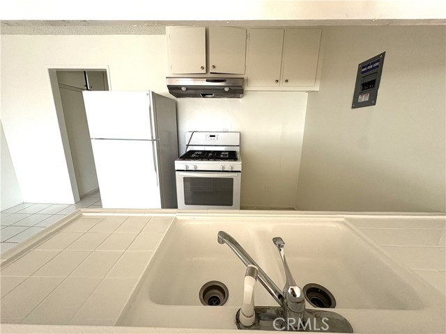 Detail Gallery Image 4 of 9 For 3920 Marathon St #12,  Los Angeles,  CA 90029 - 1 Beds | 1 Baths
