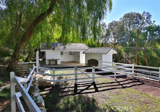 24944 JIM BRIDGER Road, Hidden Hills CA: https://media.crmls.org/medias/e12829f0-ce1d-431e-94d4-377029c85926.jpg