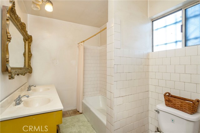 632 E 87th Place, Los Angeles CA: https://media.crmls.org/medias/e128e96f-6fef-45c8-8725-38a0cece4f28.jpg