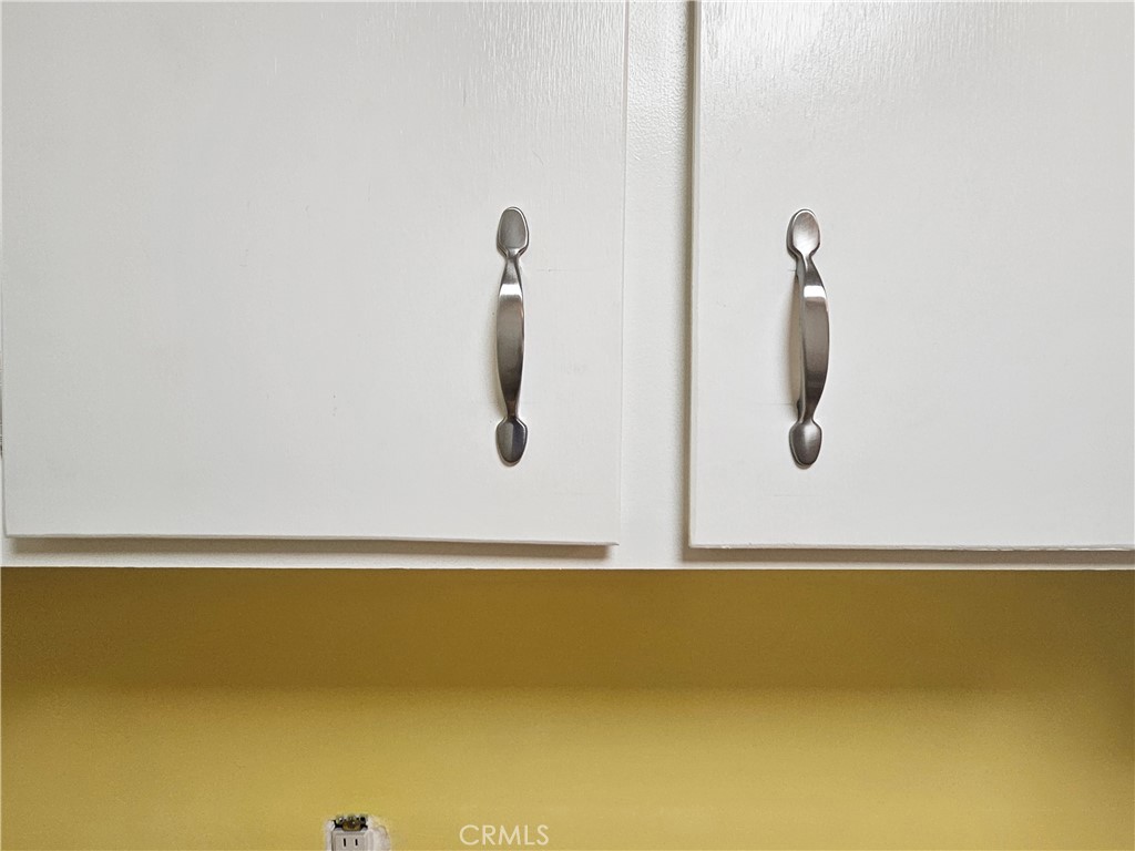 https://media.crmls.org/medias/e1294b1d-dc35-4d5a-9a47-d3ed60ee7fe9.jpg?preset=X-Large