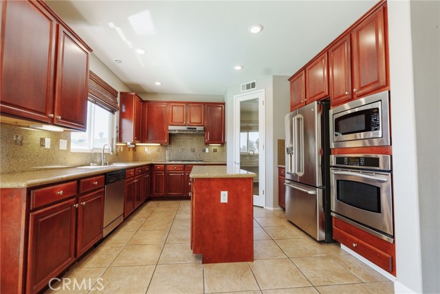 Detail Gallery Image 12 of 64 For 26499 Bladen Ave, Murrieta,  CA 92562 - 6 Beds | 3 Baths