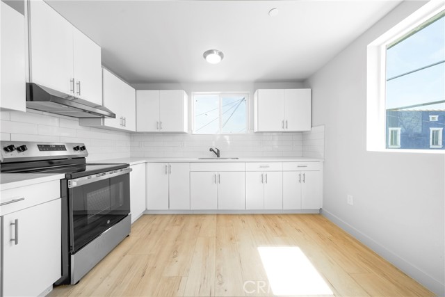 Detail Gallery Image 7 of 11 For 236 1/2 W 84th, Los Angeles,  CA 90003 - 5 Beds | 3 Baths