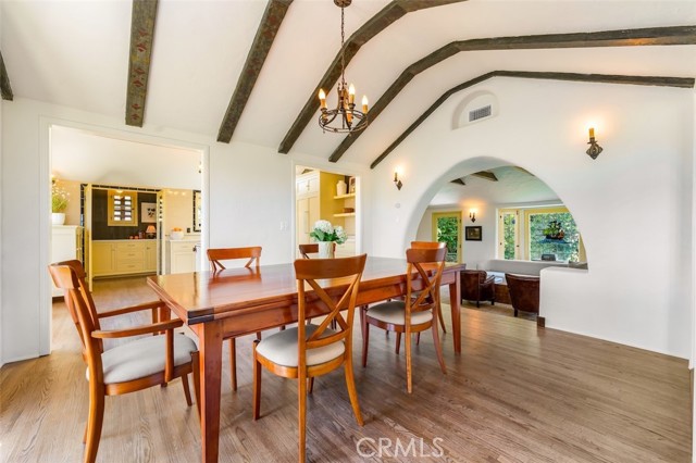 15113 Encanto Drive, Sherman Oaks CA: https://media.crmls.org/medias/e129f6e1-c048-4d18-aa52-b2e490b6b47a.jpg