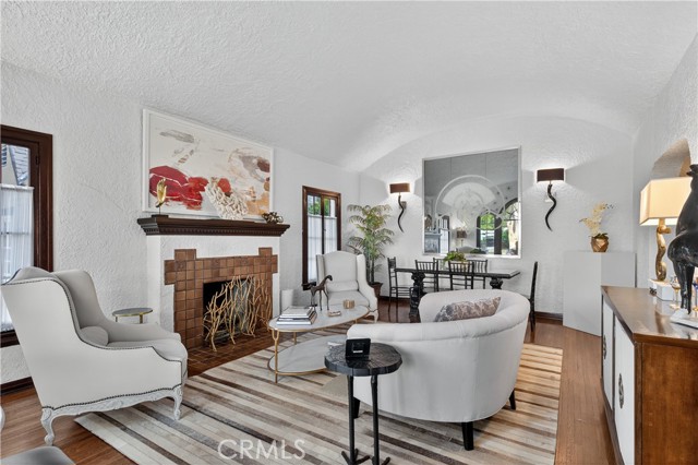 Detail Gallery Image 12 of 54 For 115 Annandale Rd, Pasadena,  CA 91105 - 4 Beds | 3 Baths