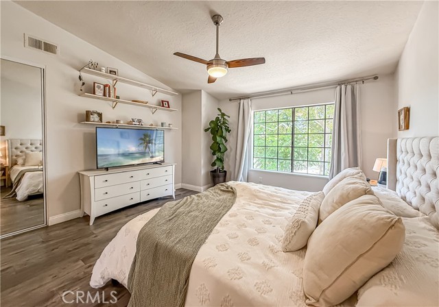 450 Country Club Drive, Simi Valley CA: https://media.crmls.org/medias/e12a4962-2686-4c50-a116-1db04da52182.jpg
