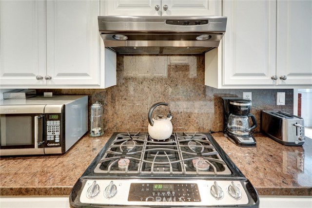 1180 Strawberry Lane, Glendora CA: https://media.crmls.org/medias/e12a78b9-1885-4072-b019-b68af2a1618d.jpg