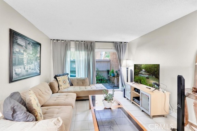 Detail Gallery Image 2 of 39 For 1101 W Macarthur Bld #235,  Santa Ana,  CA 92707 - 2 Beds | 1 Baths