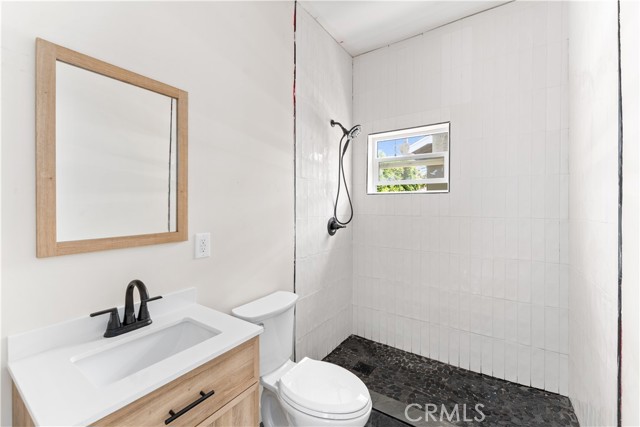 Detail Gallery Image 2 of 13 For 925 W Maple Ave, Orange,  CA 92868 - 2 Beds | 2 Baths