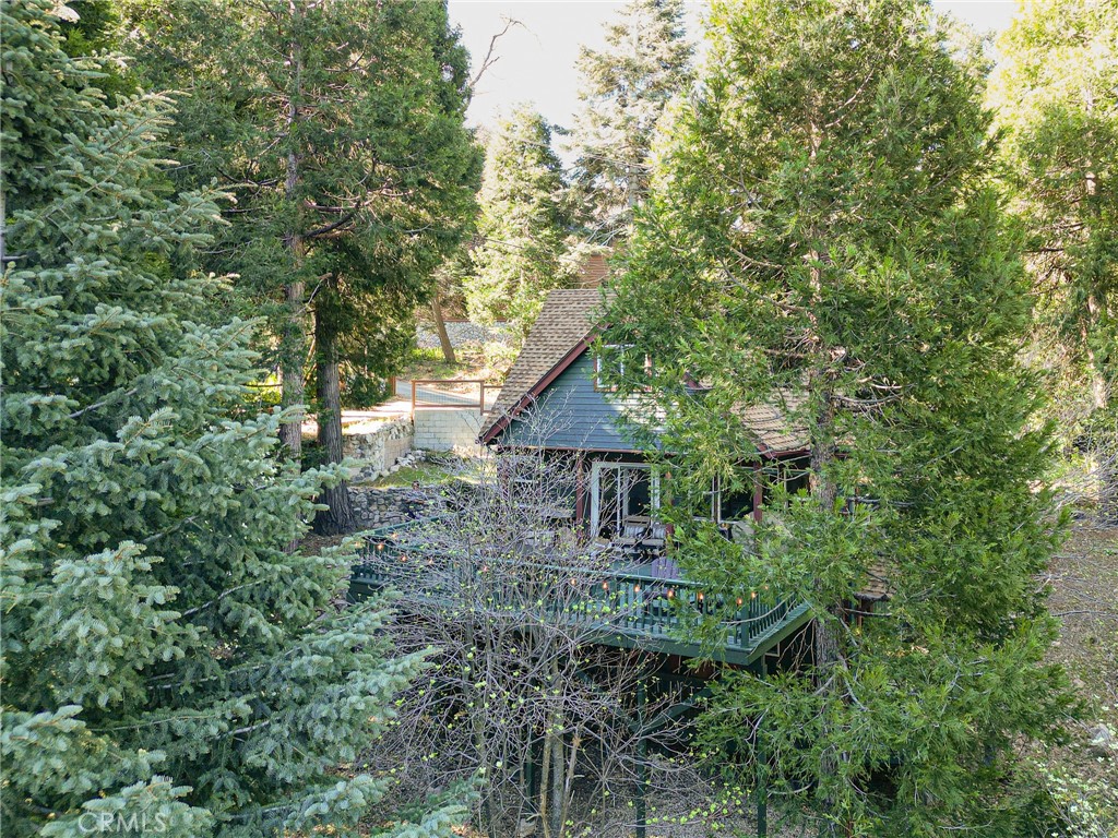 https://media.crmls.org/medias/e12b9a14-6e82-4581-a9ac-7610e8055c69.jpg?preset=X-Large