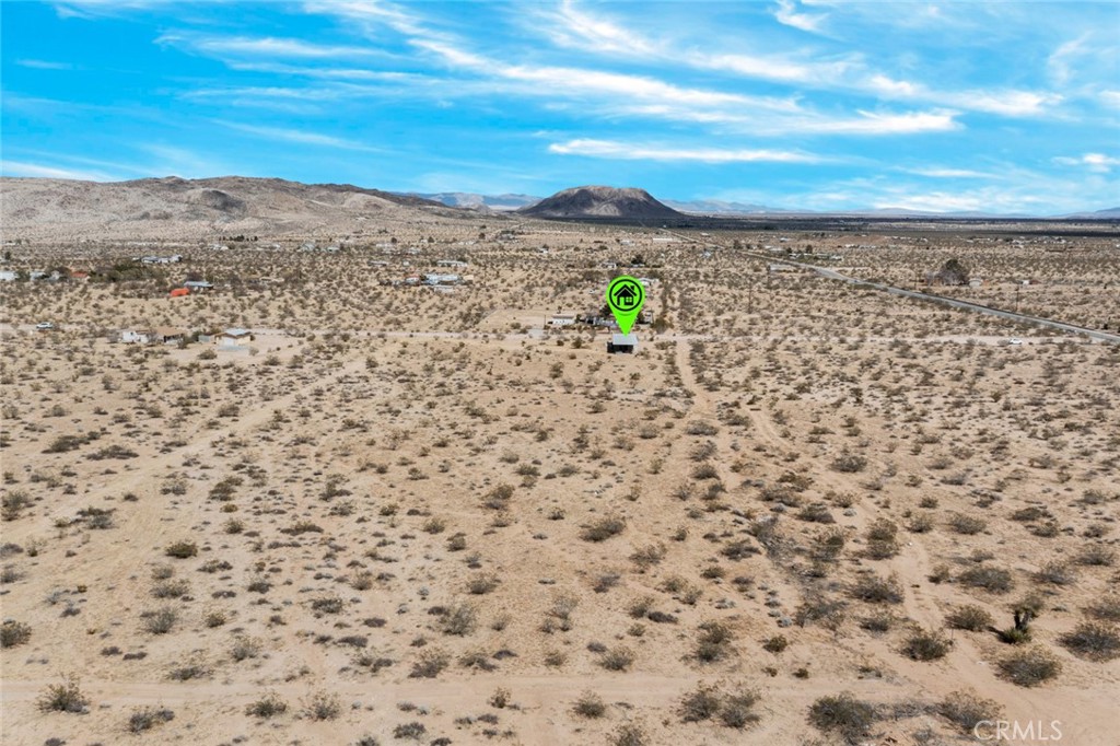 https://media.crmls.org/medias/e12bbbdc-79e4-4130-8a69-8826f840a885.jpg?preset=X-Large
