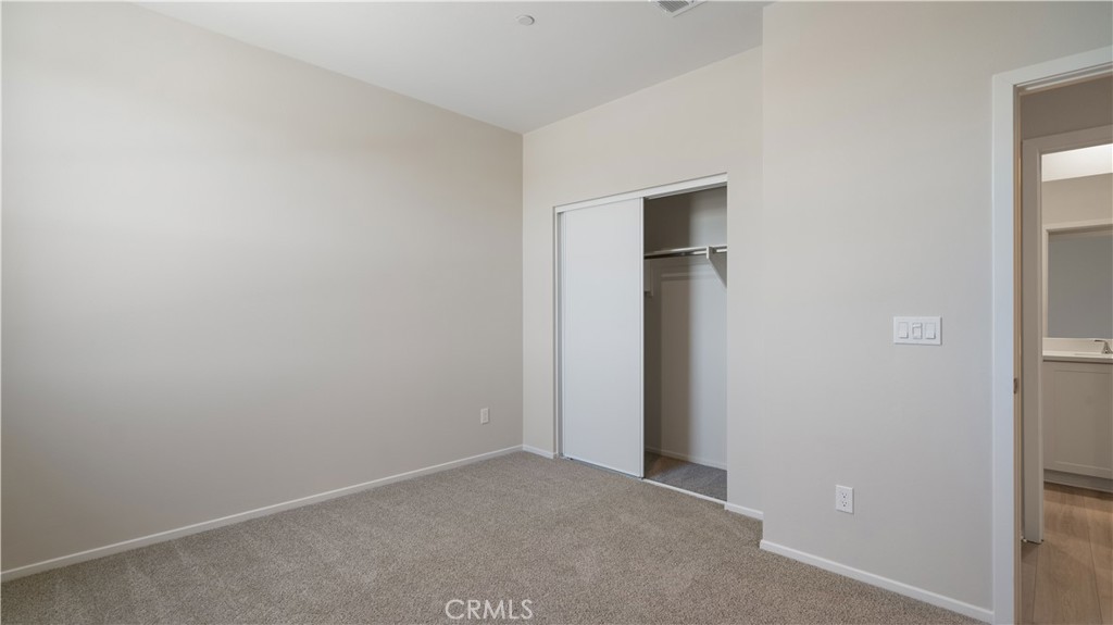 https://media.crmls.org/medias/e12bf670-d3d0-4eeb-804a-66210b448a0a.jpg?preset=X-Large