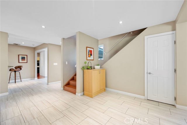 5187 Llano Drive, Woodland Hills CA: https://media.crmls.org/medias/e12c12ca-5c11-4c4e-80ae-275c412f79ab.jpg