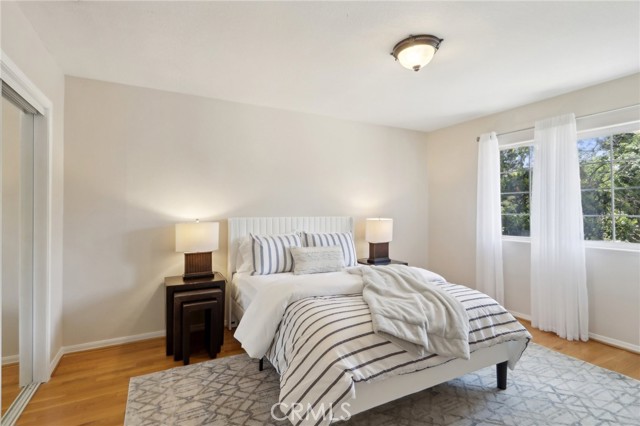 5347 Hinton Avenue, Woodland Hills CA: https://media.crmls.org/medias/e12c79e9-101e-49e4-ab71-8d22013b7e61.jpg