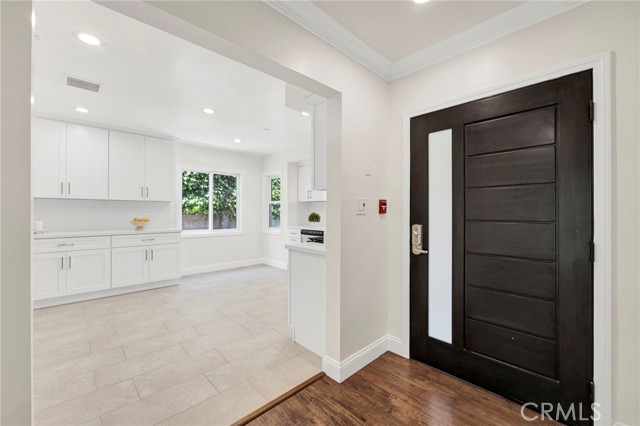 Detail Gallery Image 4 of 28 For 4637 Nagle Ave, Sherman Oaks,  CA 91423 - 4 Beds | 2 Baths