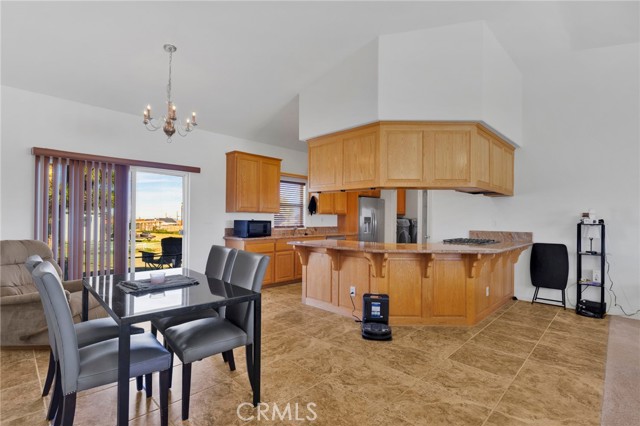 Detail Gallery Image 8 of 34 For 8720 Greasewood Ln, Victorville,  CA 92392 - 4 Beds | 2 Baths