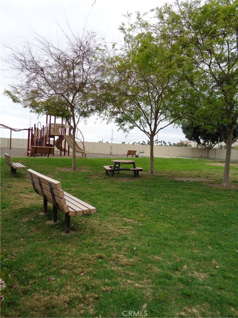 MLS #OC25107349 img 2