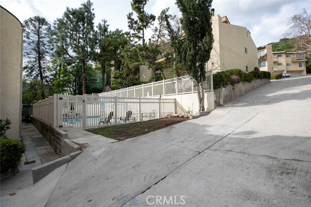 Detail Gallery Image 29 of 41 For 1881 Alpha Rd #17,  Glendale,  CA 91208 - 2 Beds | 3 Baths