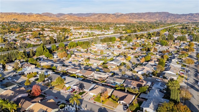 Detail Gallery Image 4 of 26 For 2436 Castlemont Ct, Simi Valley,  CA 93063 - 3 Beds | 2 Baths