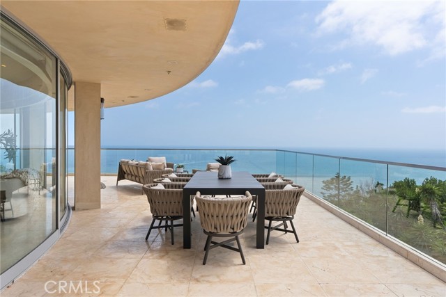 900 Gainsborough Drive, Laguna Beach CA: https://media.crmls.org/medias/e12fab6a-acd9-4d9e-830c-337b83eab3c9.jpg