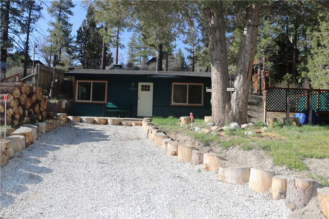 Detail Gallery Image 3 of 28 For 42584 Cougar Rd, Big Bear Lake,  CA 92315 - 1 Beds | 1 Baths