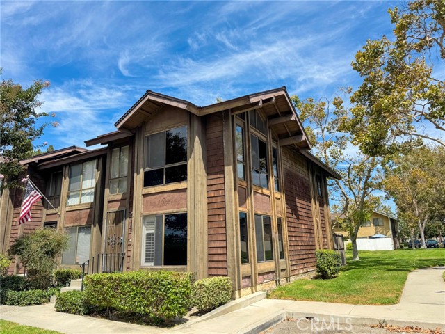 Detail Gallery Image 1 of 15 For 958 South Crossbow Lane #8,  Anaheim,  CA 92804 - 2 Beds | 2 Baths