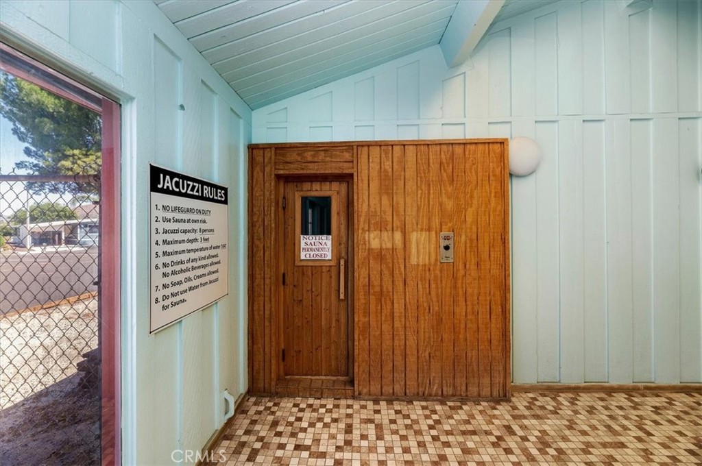 https://media.crmls.org/medias/e13008ef-6d1a-4610-a7a9-d0412aa3b089.jpg?preset=X-Large