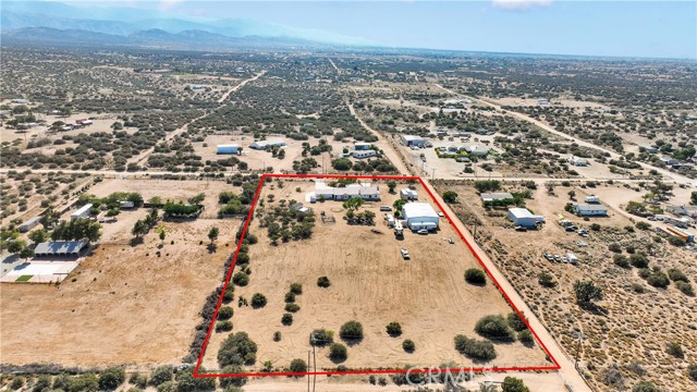 8381 White Road, Phelan CA: https://media.crmls.org/medias/e130ad73-99bf-45ff-8803-1bf3a09853e2.jpg