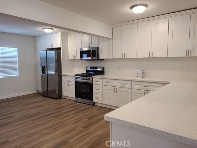 1800 S Ridgeley Drive, Los Angeles CA: https://media.crmls.org/medias/e130cae9-9220-4533-a152-f811068dd172.jpg