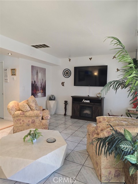 5034 Marseilles Court, Palmdale CA: https://media.crmls.org/medias/e1310485-20cb-4a8d-bad2-12301a288581.jpg