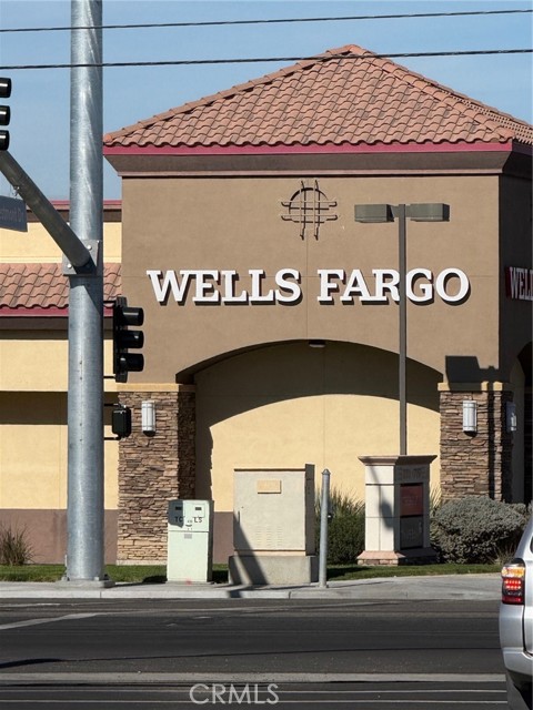 19575 Bear Valley Rd., Apple Valley CA: https://media.crmls.org/medias/e1318529-f4fd-48fc-b929-275a687833de.jpg