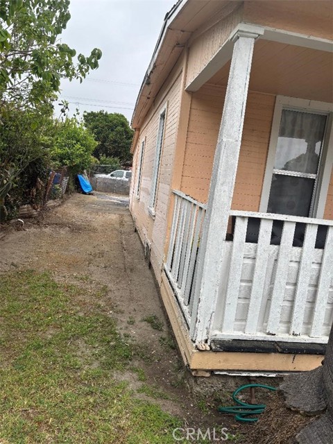 1220 1222 E 49th Street, Los Angeles CA: https://media.crmls.org/medias/e131c9f7-06d0-48fe-a9e8-4b6e69521461.jpg