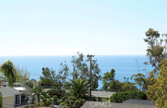 Detail Gallery Image 4 of 34 For 394 Moss St, Laguna Beach,  CA 92651 - 3 Beds | 2/1 Baths