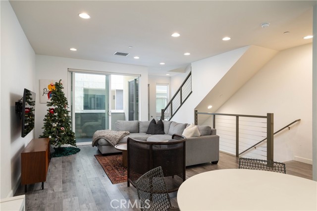 Detail Gallery Image 7 of 30 For 1532 Maxwell Way, Costa Mesa,  CA 92627 - 2 Beds | 3/1 Baths