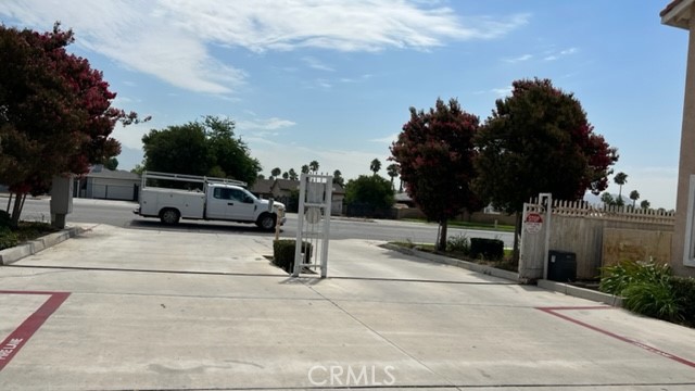 Detail Gallery Image 2 of 14 For 1004 S Riverside Ave #B-2,  Rialto,  CA 92376 - 3 Beds | 2/1 Baths