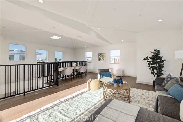 2010 Plant, Redondo Beach, California 90278, 4 Bedrooms Bedrooms, ,4 BathroomsBathrooms,Residential,Sold,Plant,SB23064489