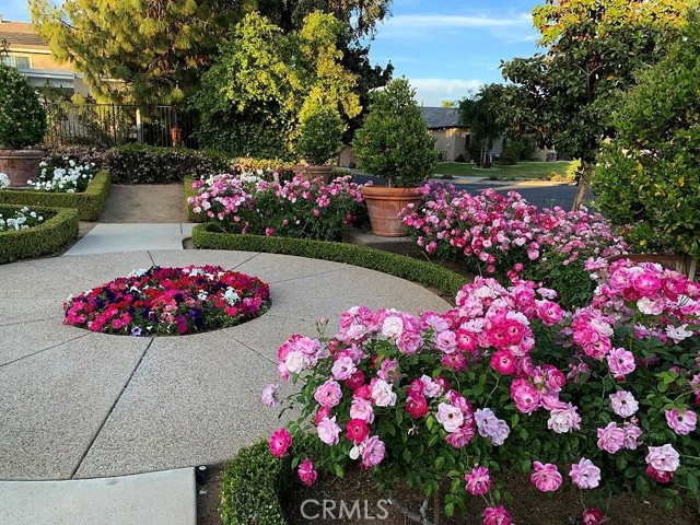 5206 Village Green Lane, Bakersfield CA: https://media.crmls.org/medias/e132b53f-f5aa-4ef5-bfbe-3dfc2a9b8564.jpg